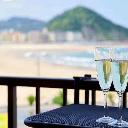 Sea Views From 4 Balconies Walk Score 90 아파트 *