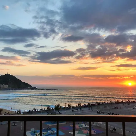 Sea Views From 4 Balconies Walk Score 90 Apartment