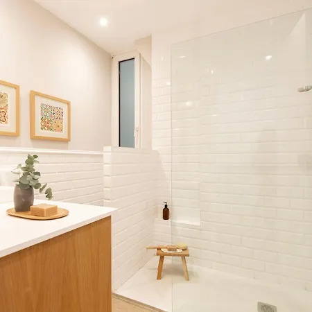 Sea Views From 4 Balconies Walk Score 90 Lägenhet