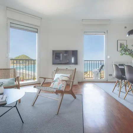 Sea Views From 4 Balconies Walk Score 90 Apartment *