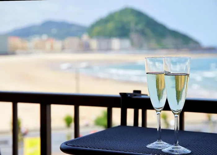 Sea Views From 4 Balconies Walk Score 90 Apartment *