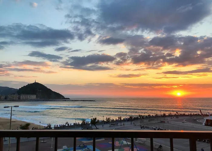 Sea Views From 4 Balconies Walk Score 90 Apartment