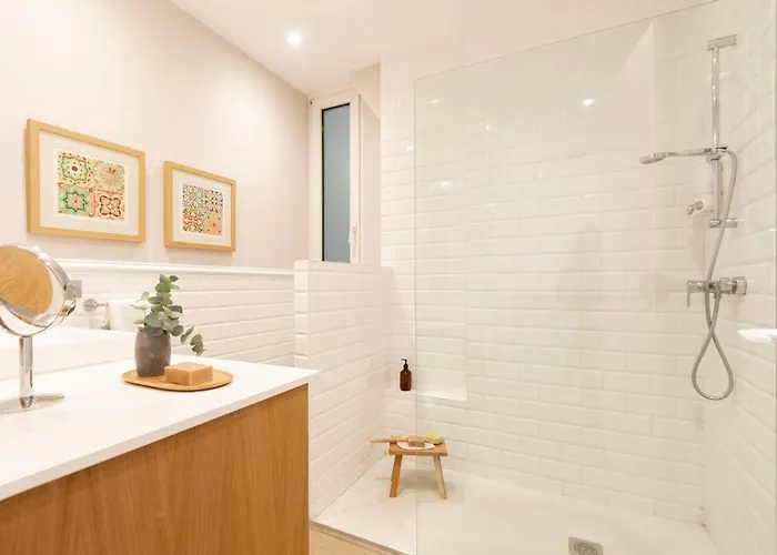 Sea Views From 4 Balconies Walk Score 90 Apartment