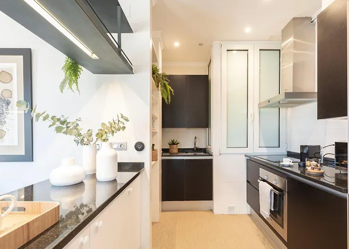 Apartment Sea Views From 4 Balconies Walk Score 90 *