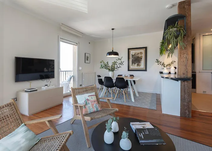 Apartment Sea Views From 4 Balconies Walk Score 90 San Sebastian