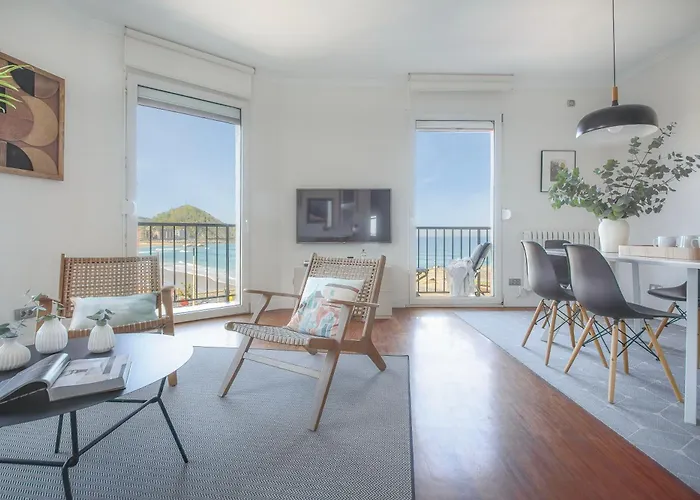 Sea Views From 4 Balconies Walk Score 90 Apartment *