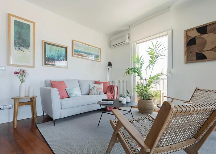 Apartment Sea Views From 4 Balconies Walk Score 90 *